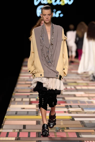 Look 12